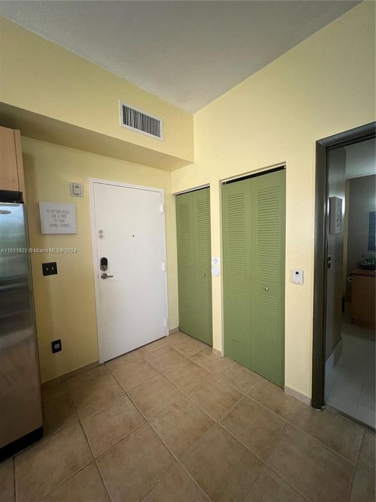 For Rent: $2,500 (1 beds, 1 baths, 783 Square Feet)