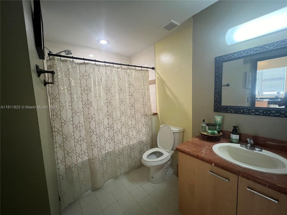 For Rent: $2,500 (1 beds, 1 baths, 783 Square Feet)