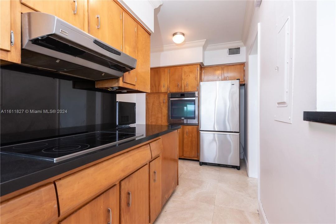 For Sale: $500,000 (2 beds, 2 baths, 1230 Square Feet)