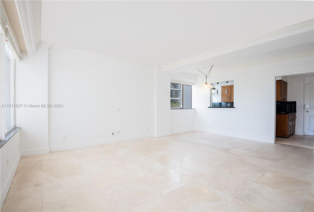 For Sale: $500,000 (2 beds, 2 baths, 1230 Square Feet)