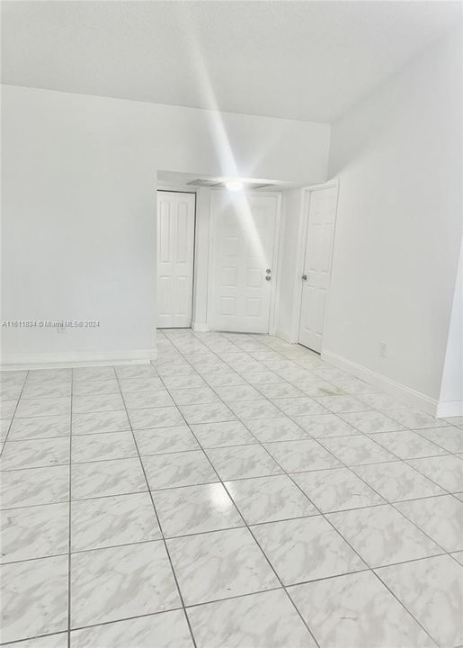 For Rent: $2,600 (3 beds, 2 baths, 970 Square Feet)