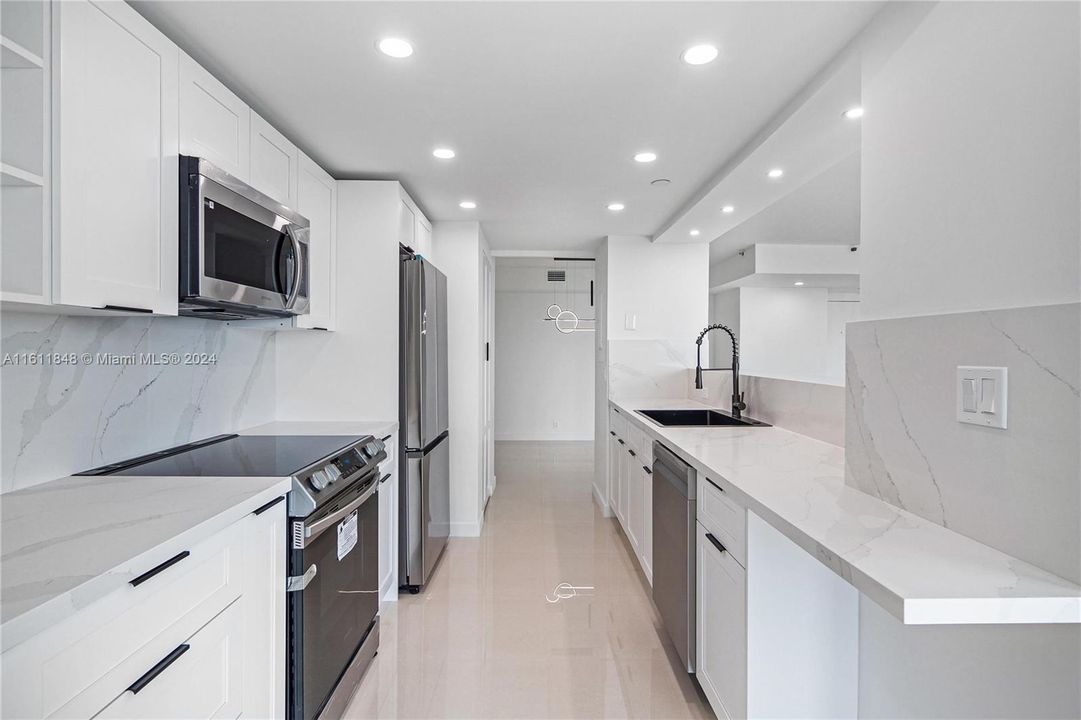 For Sale: $549,000 (2 beds, 2 baths, 1164 Square Feet)