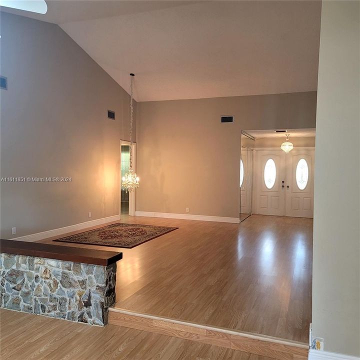 For Sale: $389,000 (2 beds, 2 baths, 1820 Square Feet)