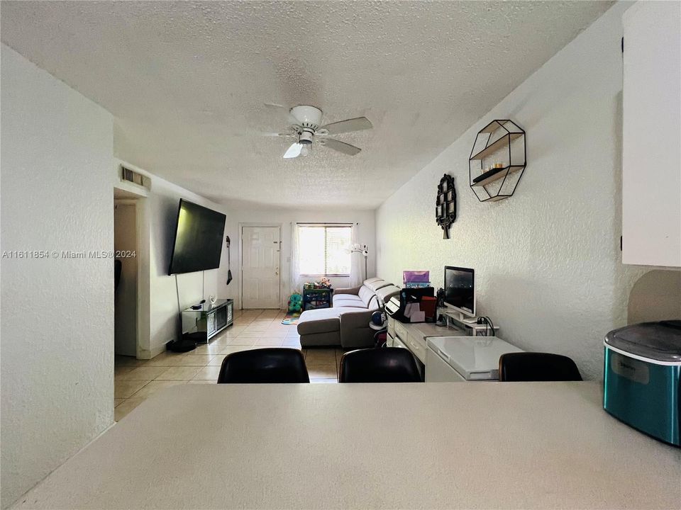For Sale: $265,000 (2 beds, 1 baths, 778 Square Feet)