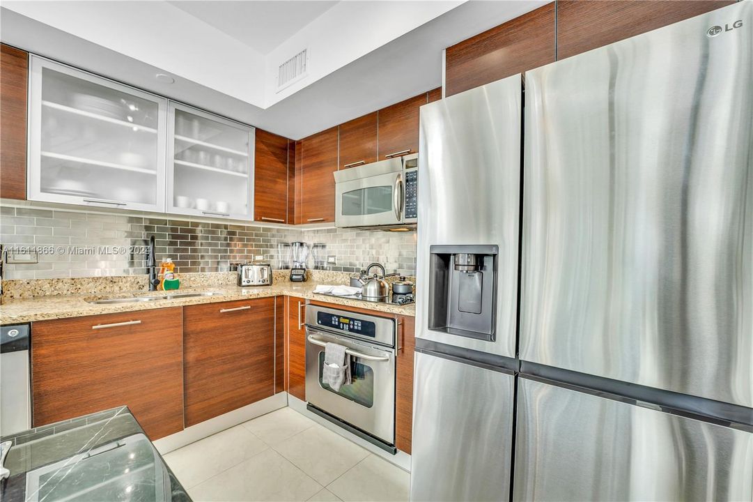 For Sale: $745,000 (2 beds, 2 baths, 1289 Square Feet)