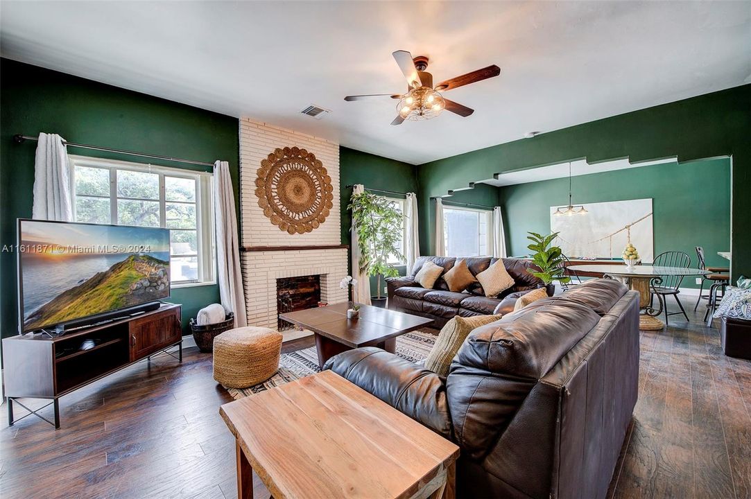 Active With Contract: $850,000 (0 beds, 0 baths, 2552 Square Feet)