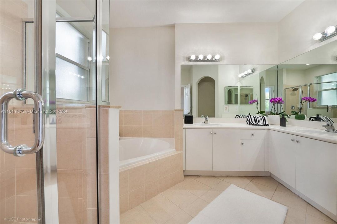 Double Sinks, Separate Shower & Tub