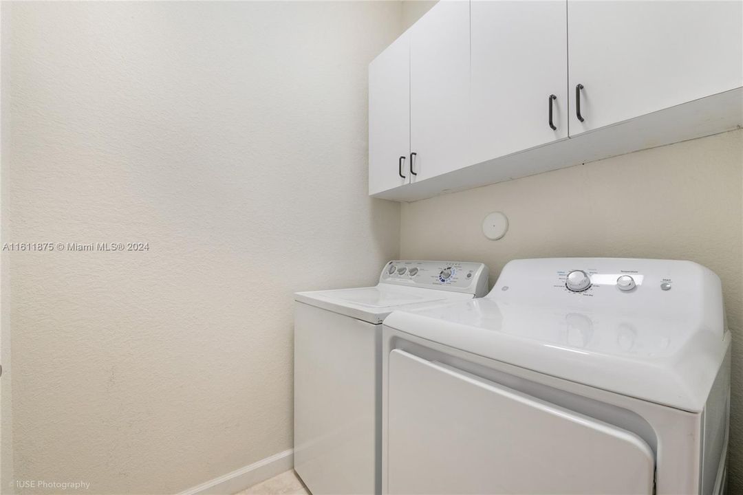 Large Laundry Room (Upstairs)