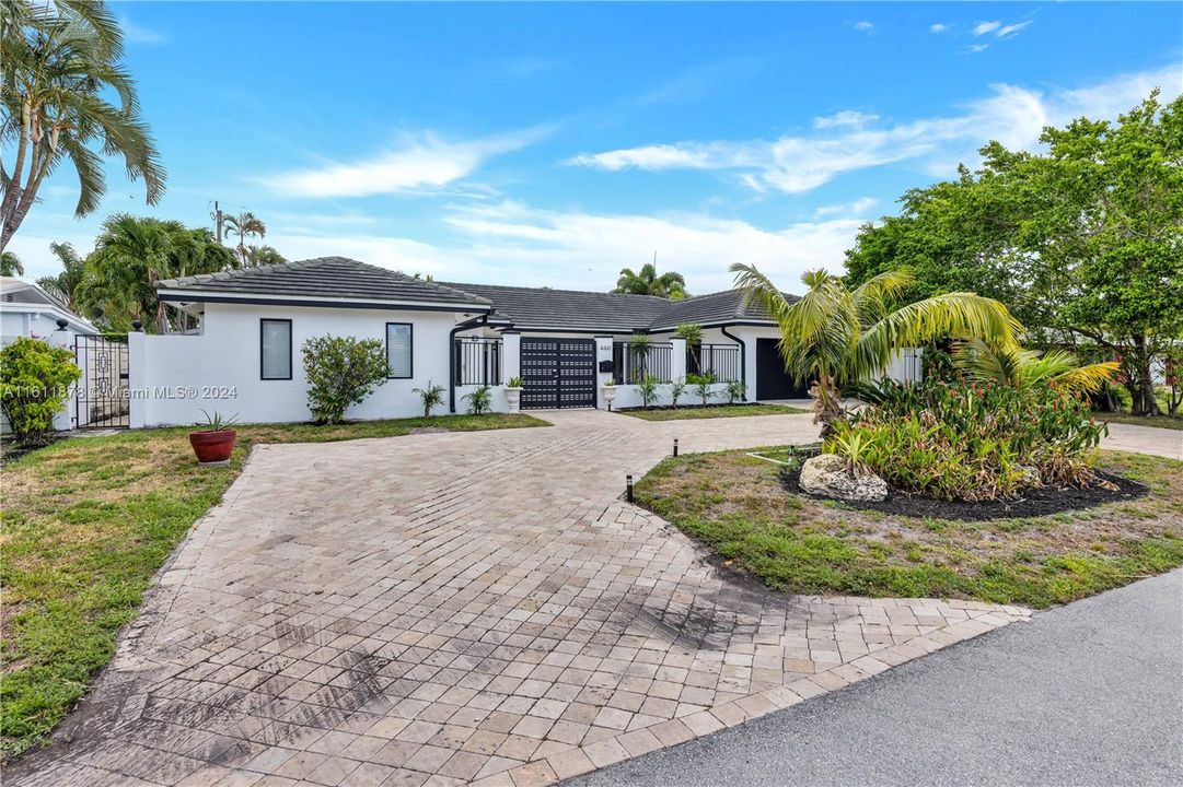 For Sale: $1,400,000 (3 beds, 3 baths, 1938 Square Feet)