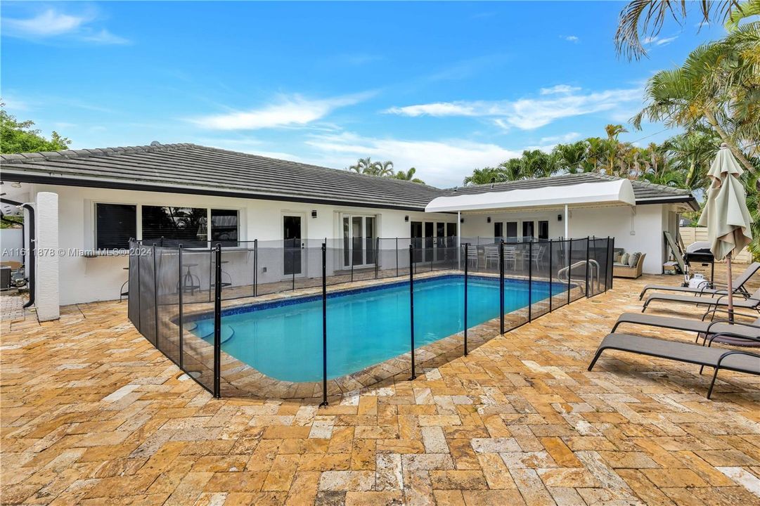 For Sale: $1,400,000 (3 beds, 3 baths, 1938 Square Feet)