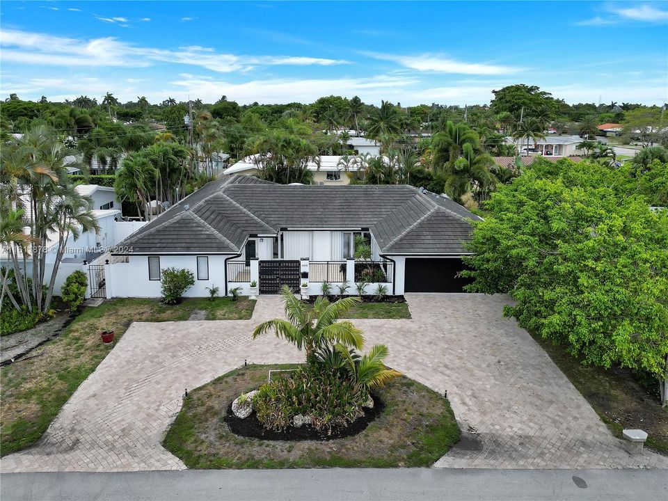 For Sale: $1,390,000 (3 beds, 3 baths, 1938 Square Feet)