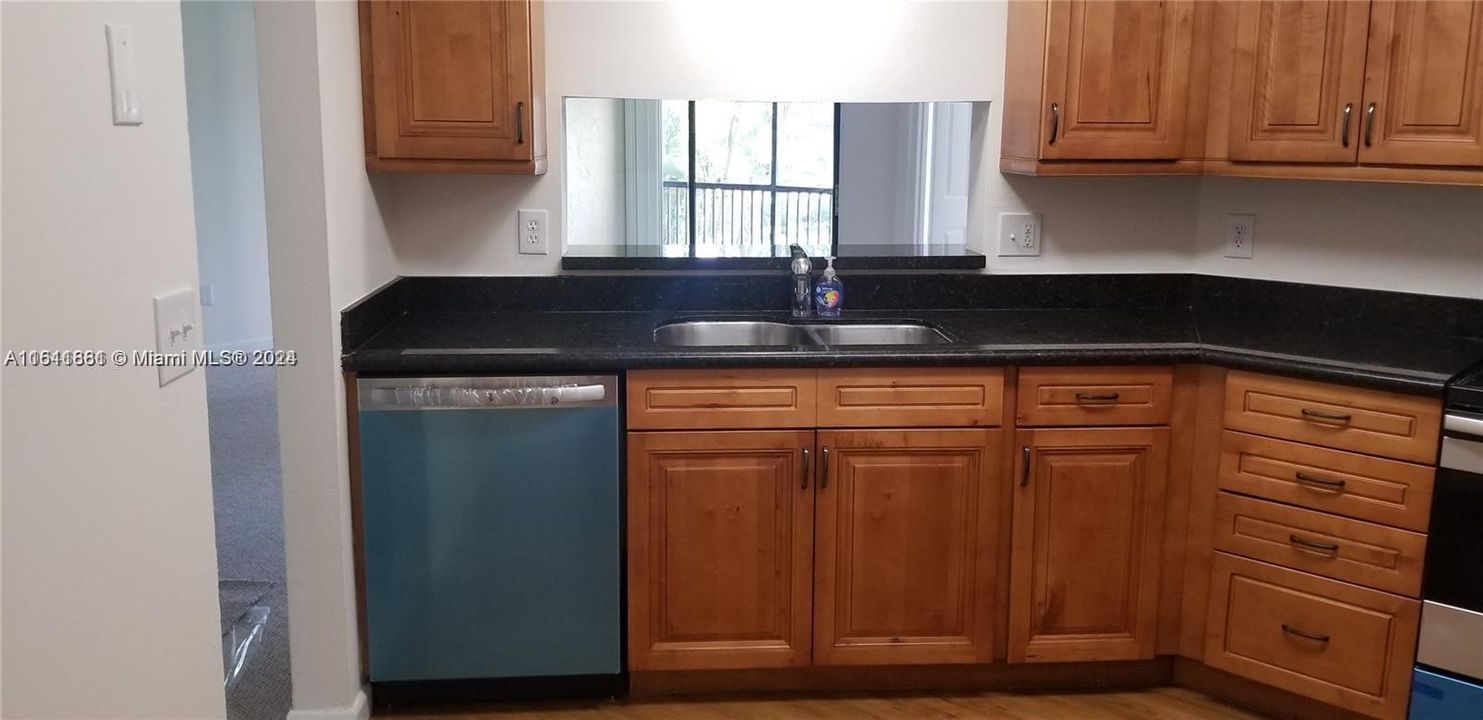 Recently Rented: $2,000 (2 beds, 2 baths, 970 Square Feet)