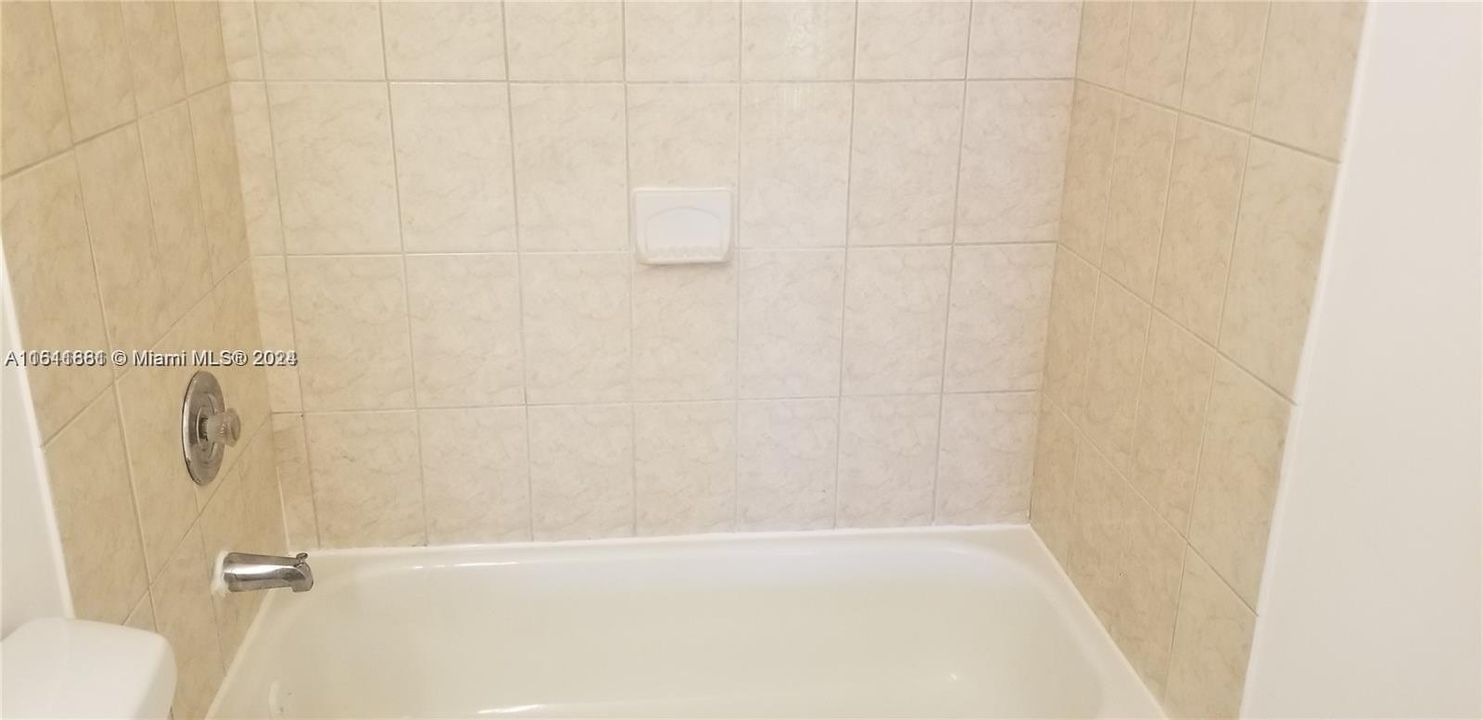 For Rent: $2,000 (2 beds, 2 baths, 970 Square Feet)