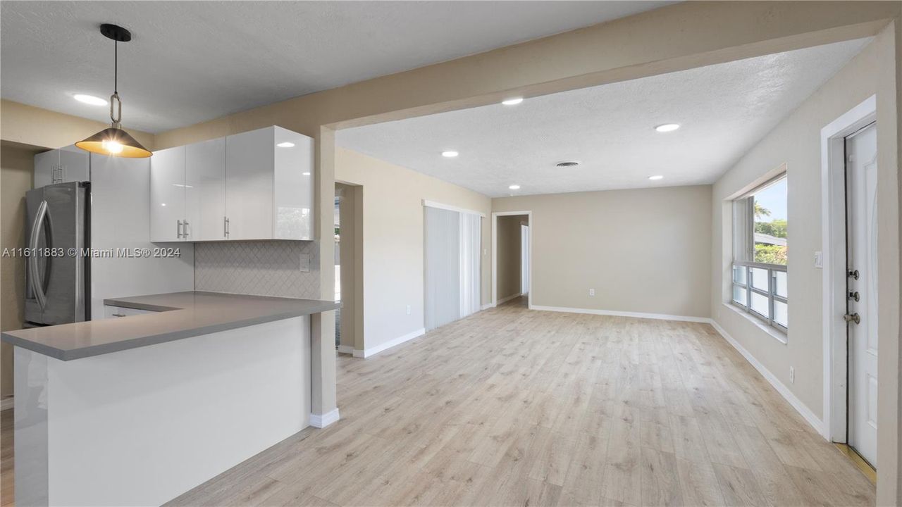 Active With Contract: $3,300 (3 beds, 2 baths, 1313 Square Feet)