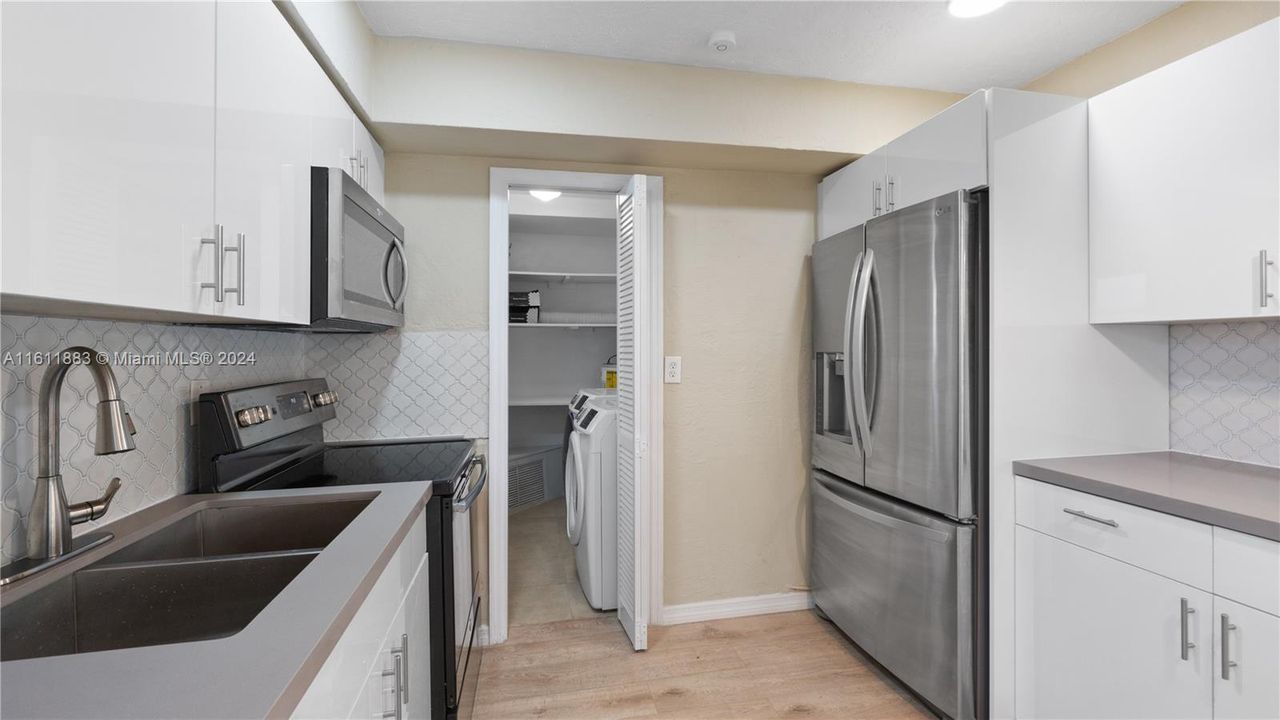 Active With Contract: $3,300 (3 beds, 2 baths, 1313 Square Feet)