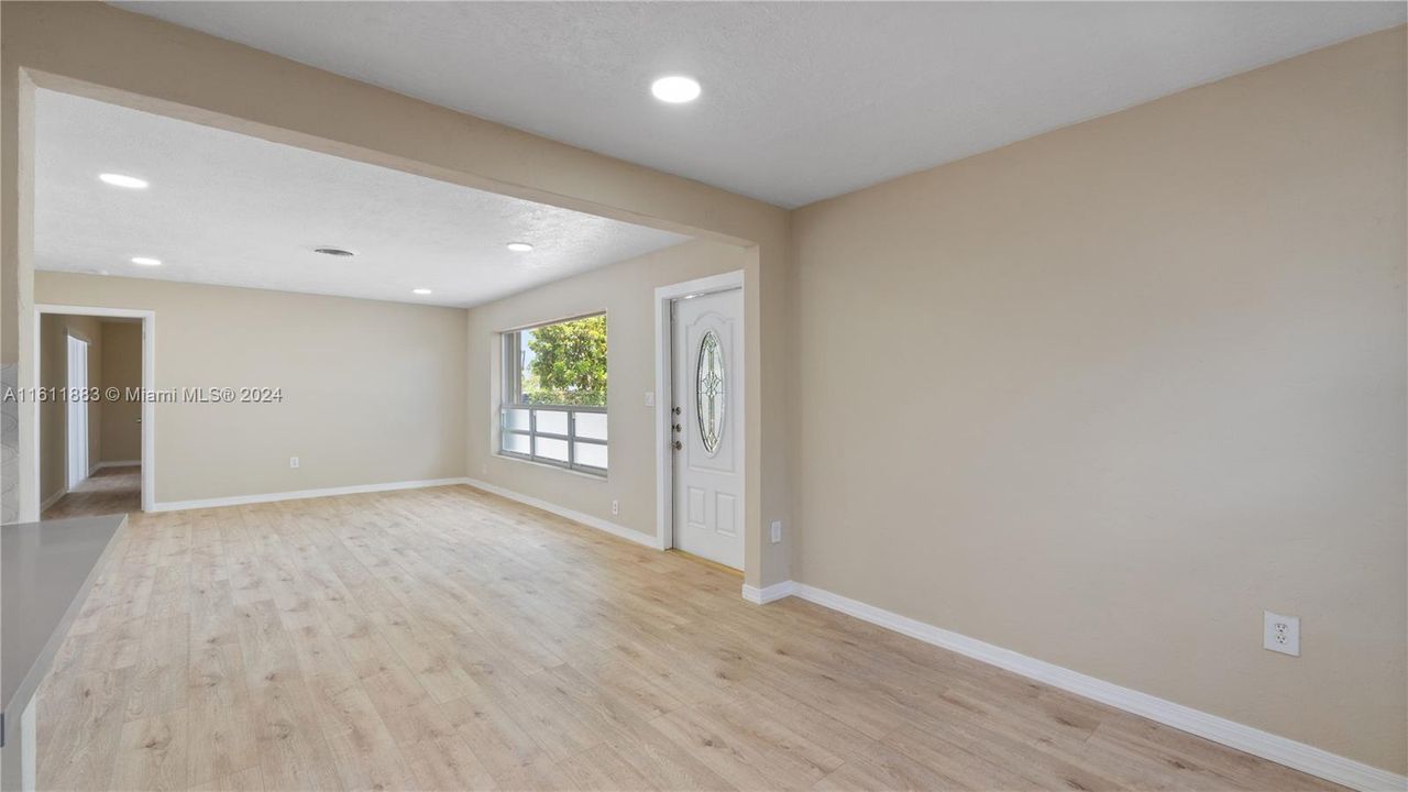 Active With Contract: $3,300 (3 beds, 2 baths, 1313 Square Feet)