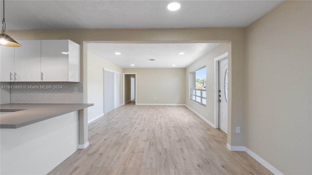 Active With Contract: $3,300 (3 beds, 2 baths, 1313 Square Feet)