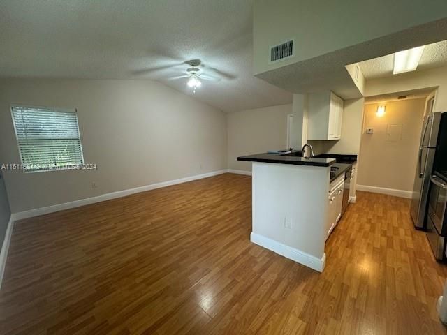 Recently Rented: $2,000 (1 beds, 1 baths, 651 Square Feet)