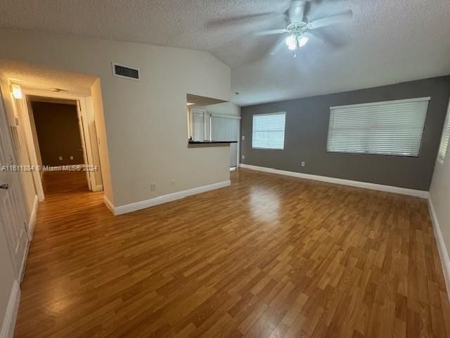 Recently Rented: $2,000 (1 beds, 1 baths, 651 Square Feet)