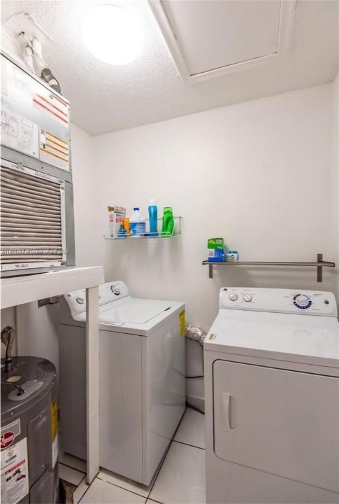 For Rent: $2,700 (2 beds, 2 baths, 1057 Square Feet)