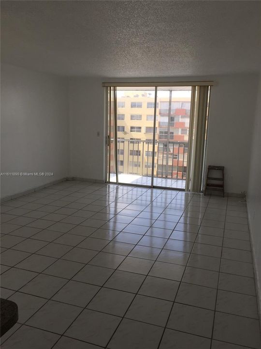 For Rent: $2,200 (2 beds, 2 baths, 1077 Square Feet)