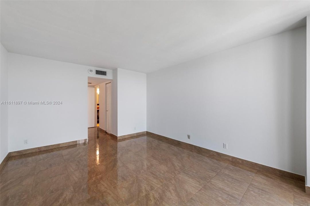 For Sale: $465,000 (1 beds, 1 baths, 991 Square Feet)