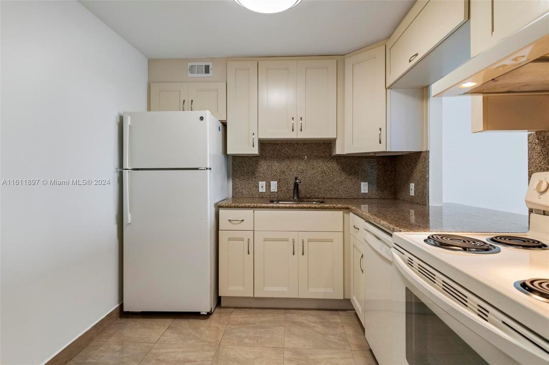 For Sale: $465,000 (1 beds, 1 baths, 991 Square Feet)