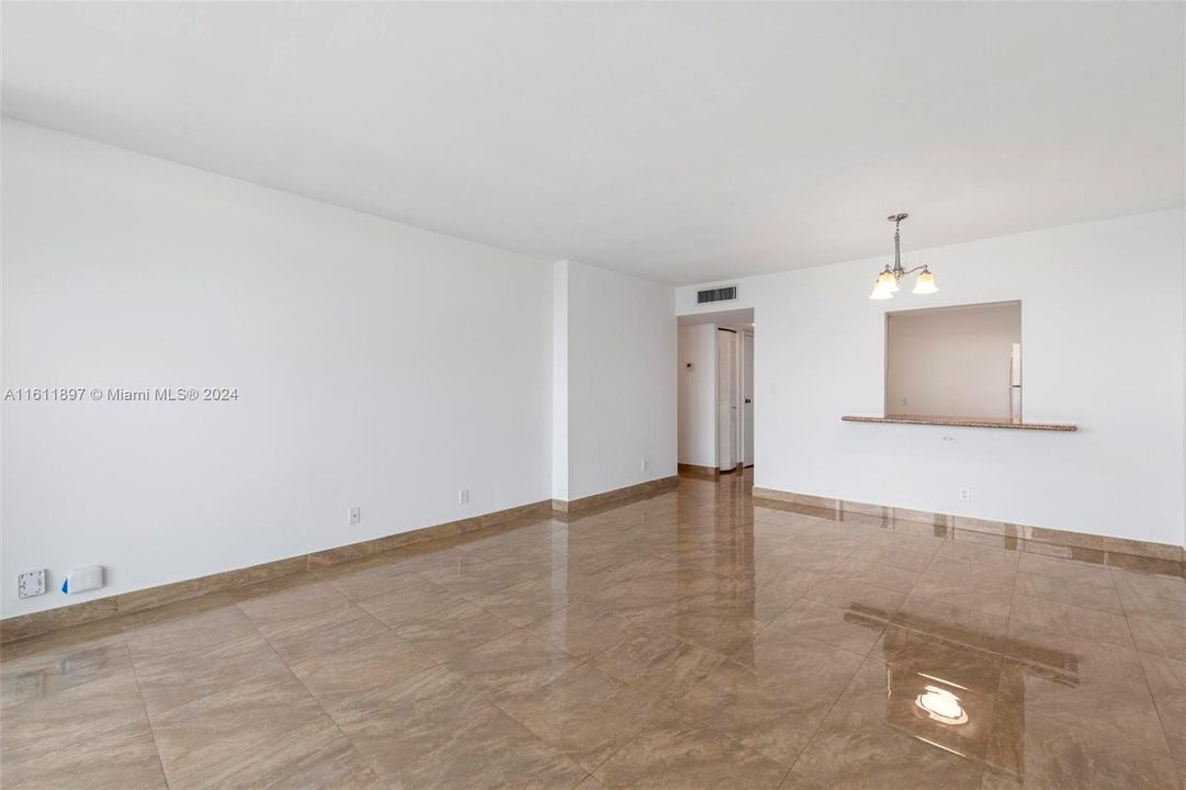 For Sale: $465,000 (1 beds, 1 baths, 991 Square Feet)