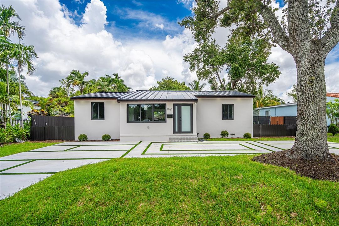 For Sale: $969,000 (3 beds, 2 baths, 1442 Square Feet)