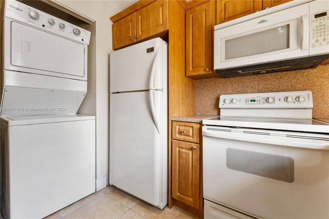 For Rent: $2,100 (1 beds, 1 baths, 710 Square Feet)