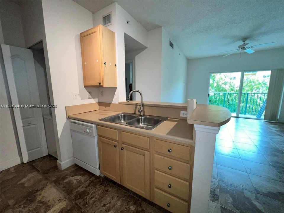 For Rent: $2,200 (1 beds, 1 baths, 652 Square Feet)