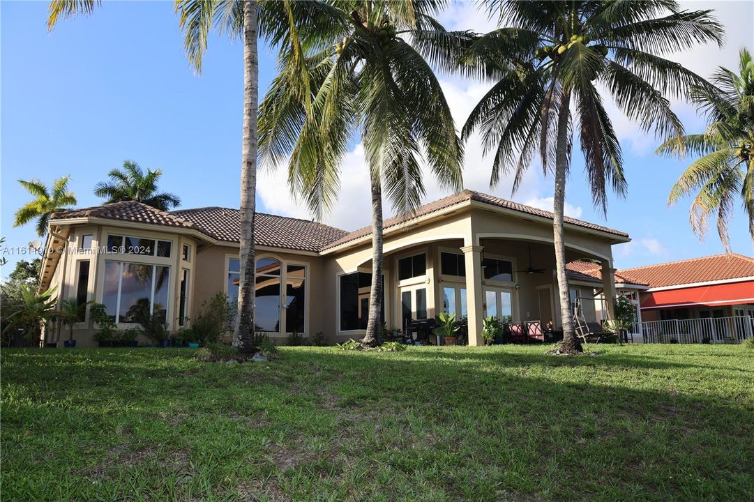 For Sale: $1,650,000 (4 beds, 3 baths, 3889 Square Feet)