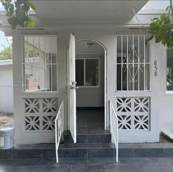 En Venta: $390,000 (4 camas, 3 baños, 1687 Pies cuadrados)