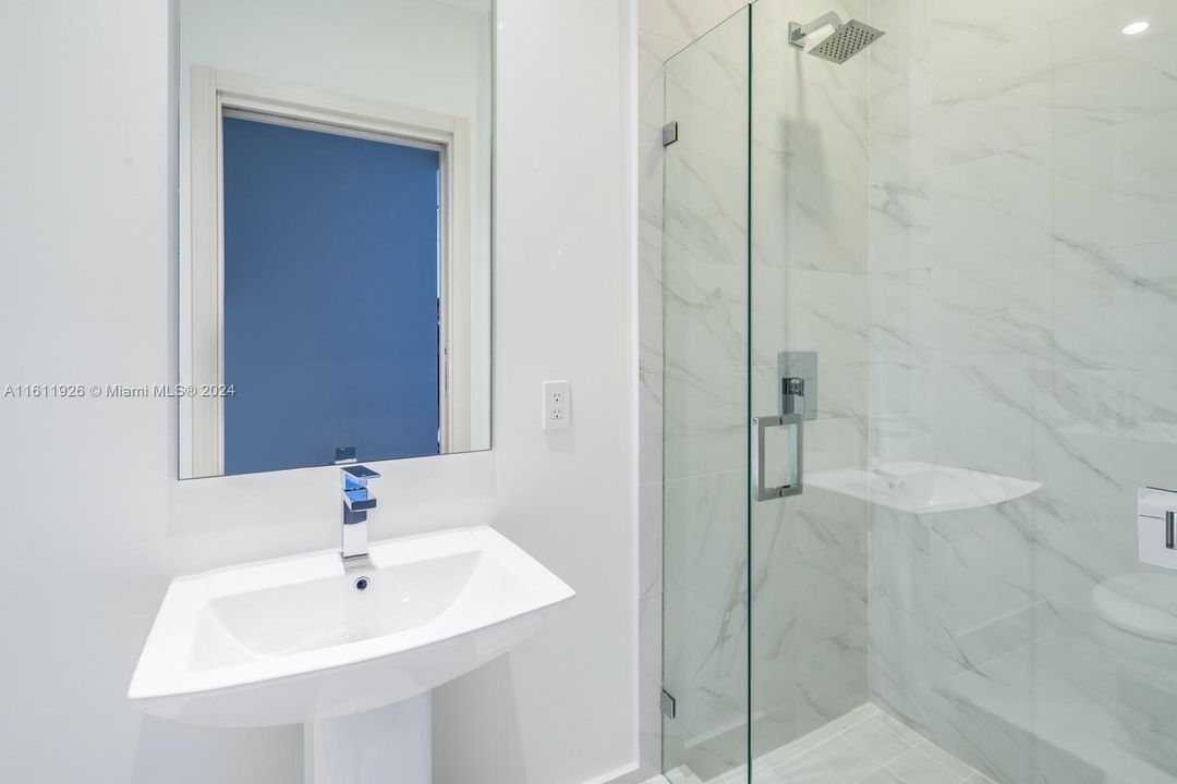 For Sale: $690,000 (1 beds, 2 baths, 1075 Square Feet)