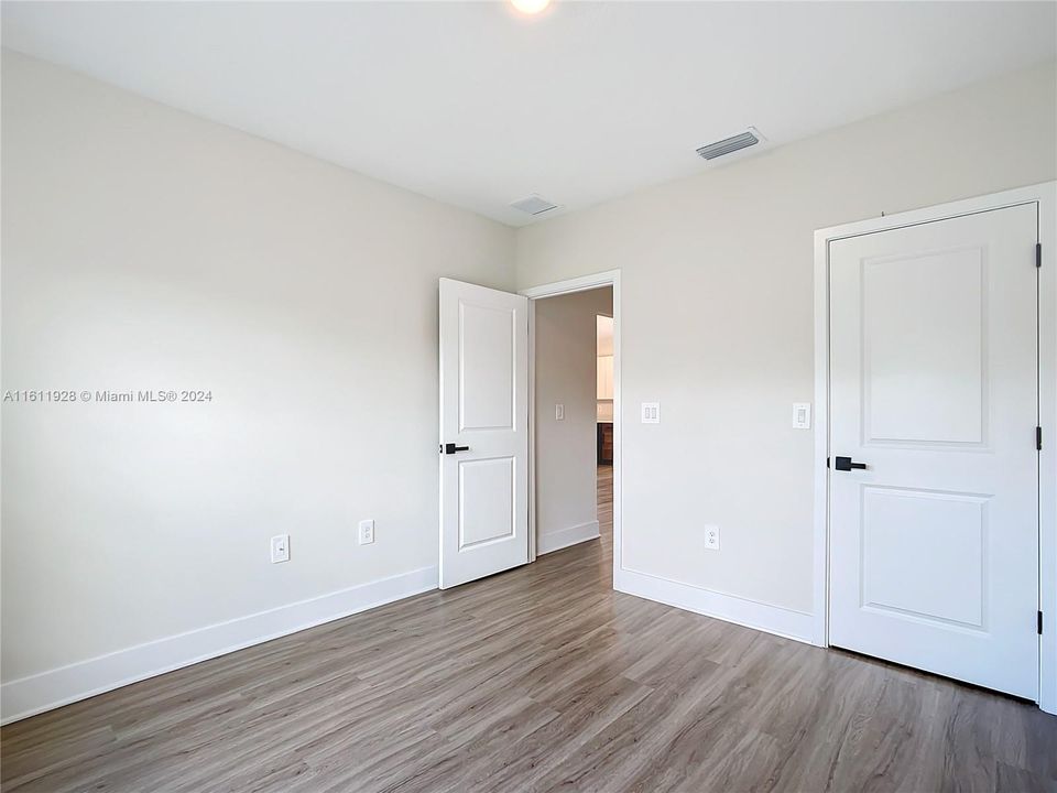 For Sale: $325,000 (3 beds, 2 baths, 1510 Square Feet)