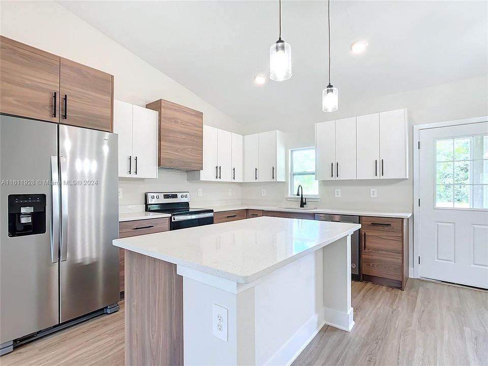 For Sale: $325,000 (3 beds, 2 baths, 1510 Square Feet)