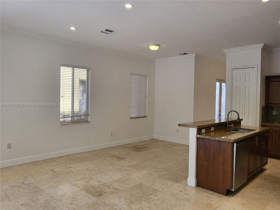 Active With Contract: $5,900 (3 beds, 2 baths, 2636 Square Feet)