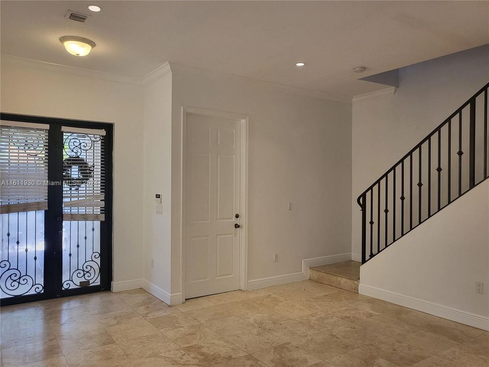 Active With Contract: $5,900 (3 beds, 2 baths, 2636 Square Feet)