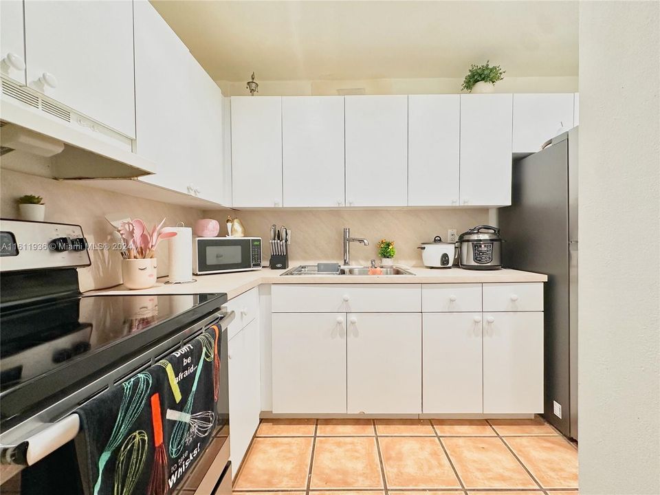 For Sale: $255,000 (2 beds, 2 baths, 882 Square Feet)