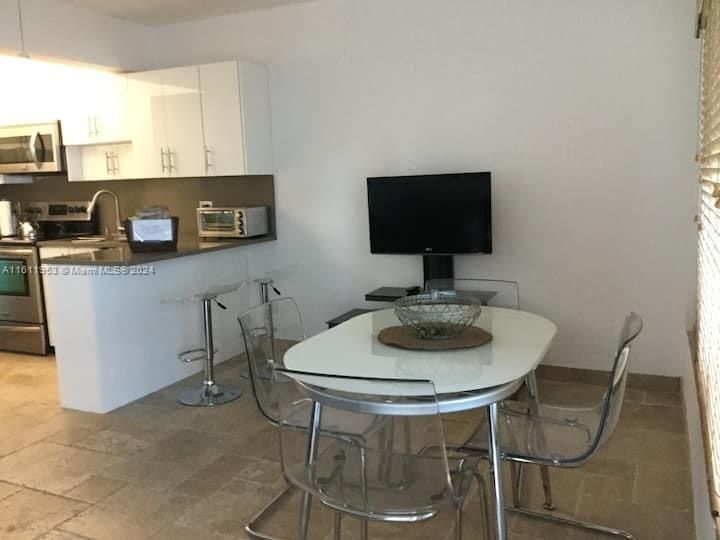 For Rent: $3,680 (1 beds, 1 baths, 443 Square Feet)