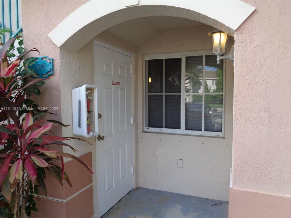 For Sale: $229,100 (2 beds, 2 baths, 822 Square Feet)