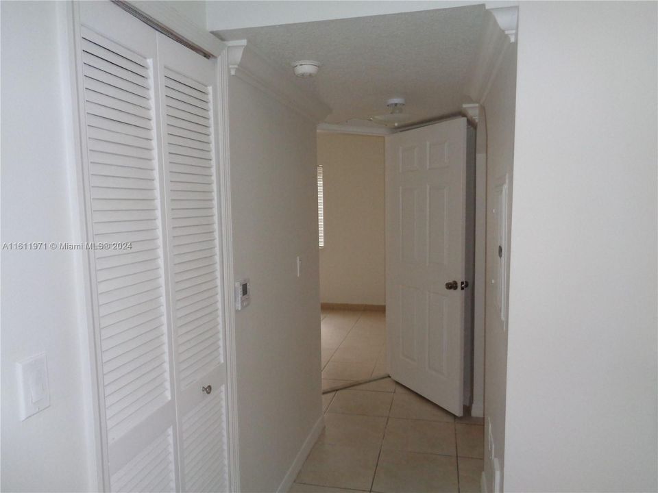 For Sale: $229,100 (2 beds, 2 baths, 822 Square Feet)