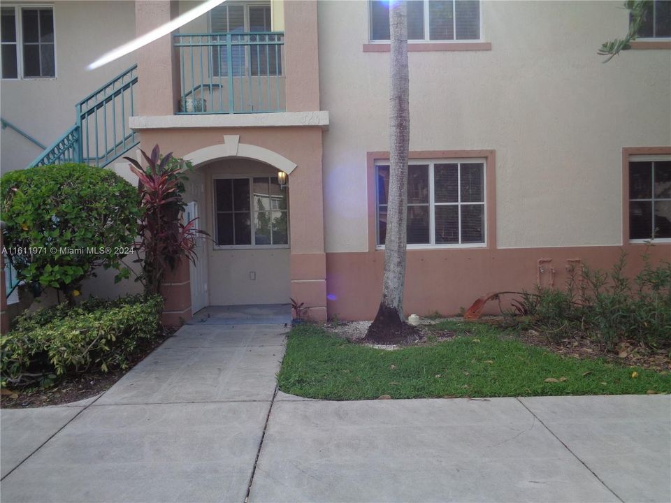 For Sale: $229,100 (2 beds, 2 baths, 822 Square Feet)