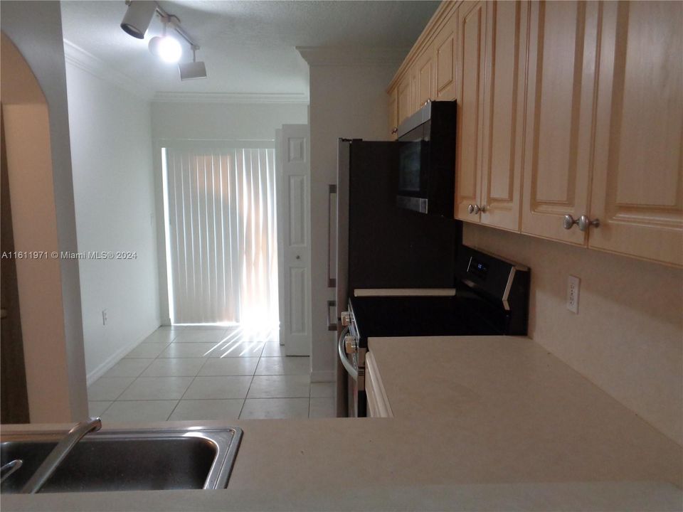 For Sale: $229,100 (2 beds, 2 baths, 822 Square Feet)