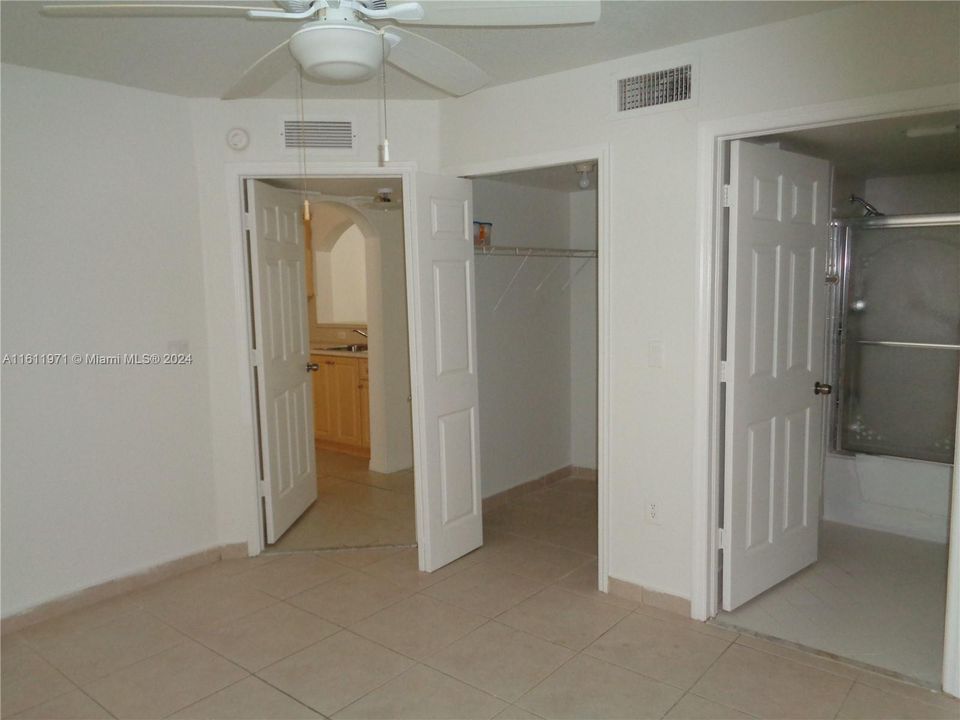 For Sale: $229,100 (2 beds, 2 baths, 822 Square Feet)