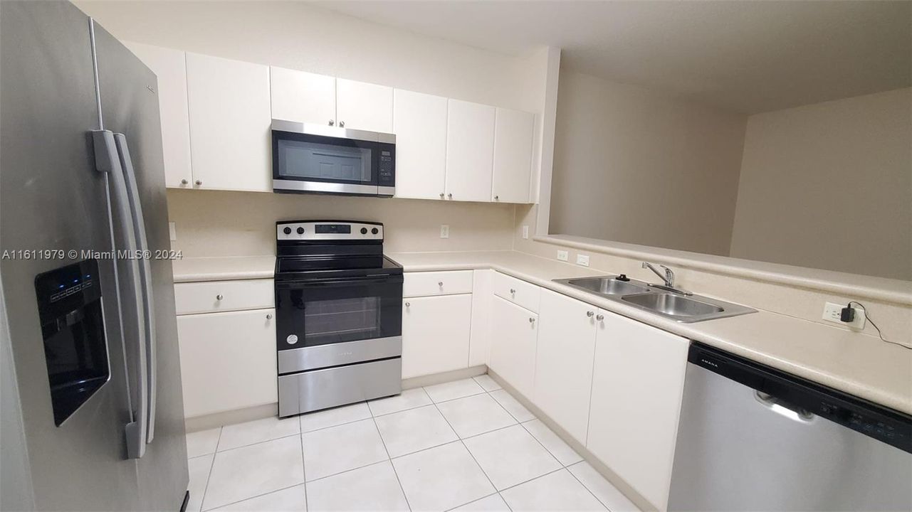 For Rent: $3,099 (3 beds, 2 baths, 1450 Square Feet)