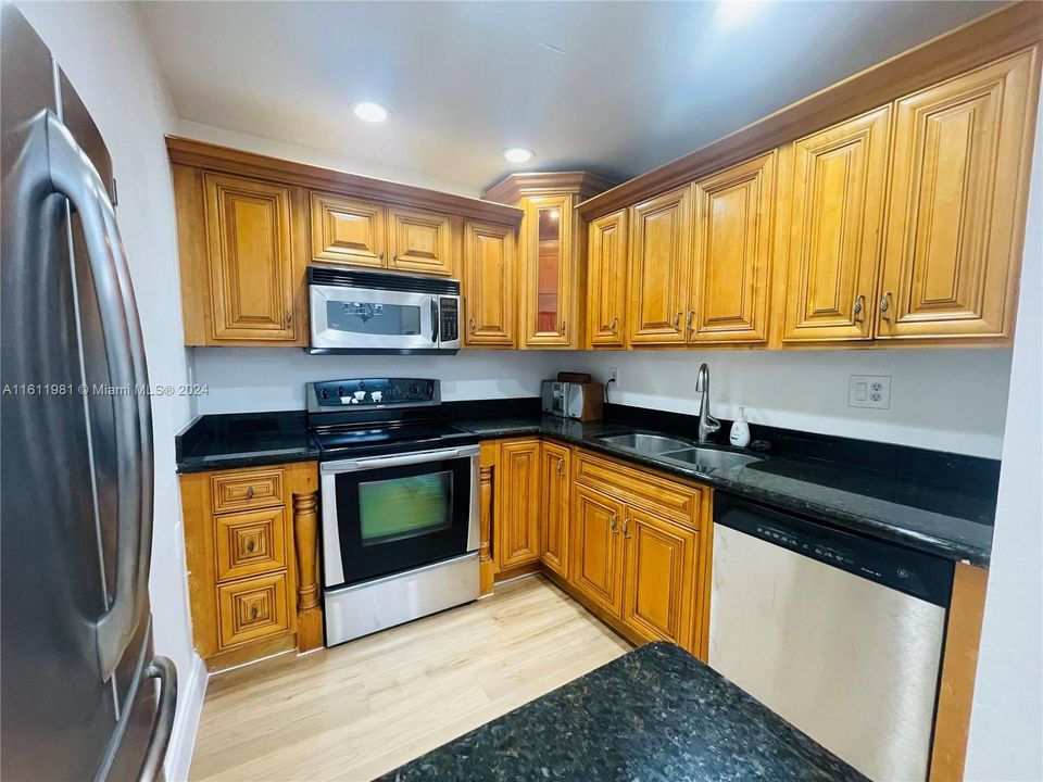 For Rent: $3,200 (3 beds, 1 baths, 1205 Square Feet)