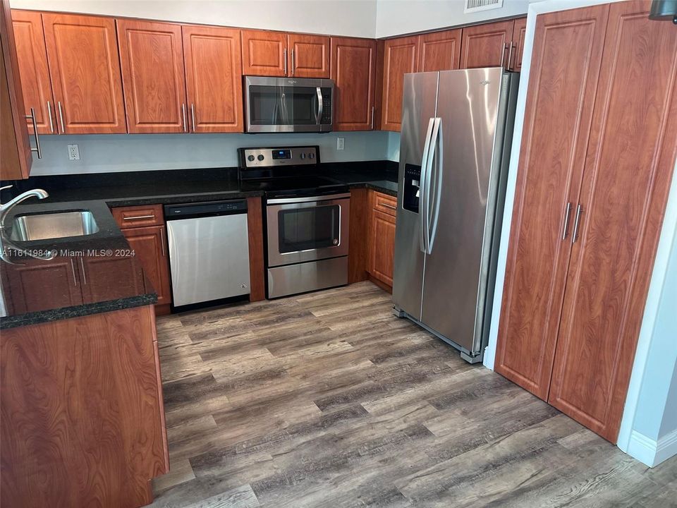 For Rent: $1,775 (1 beds, 1 baths, 684 Square Feet)