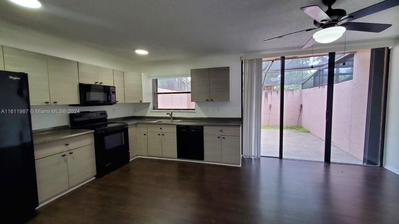 For Rent: $3,100 (3 beds, 2 baths, 1432 Square Feet)