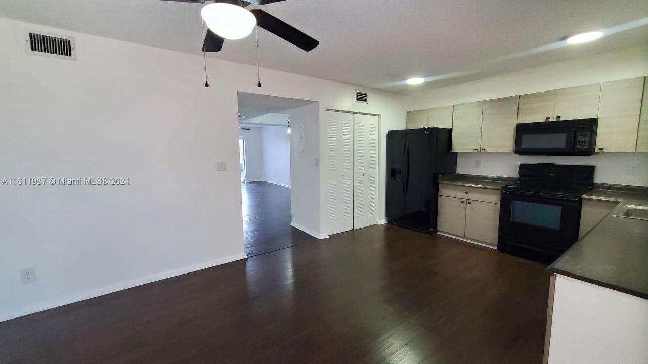 For Rent: $3,100 (3 beds, 2 baths, 1432 Square Feet)